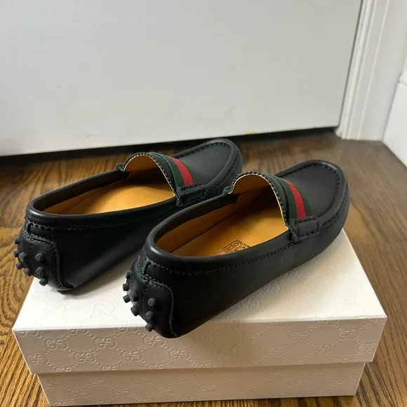 AUTHENTIC Gucci BRAND NEW Boys Black Loafers with Red and Green Stripes w/ Box - Picture 3 of 5